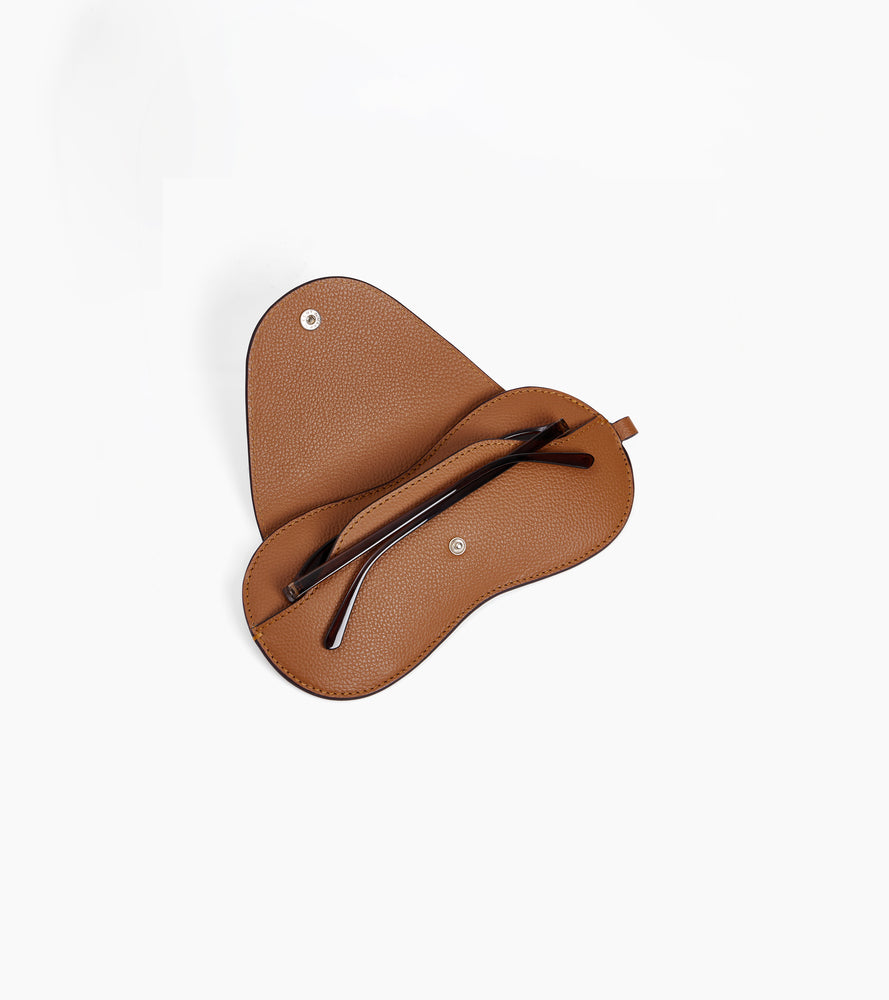 Glasses case with charms in grained leather