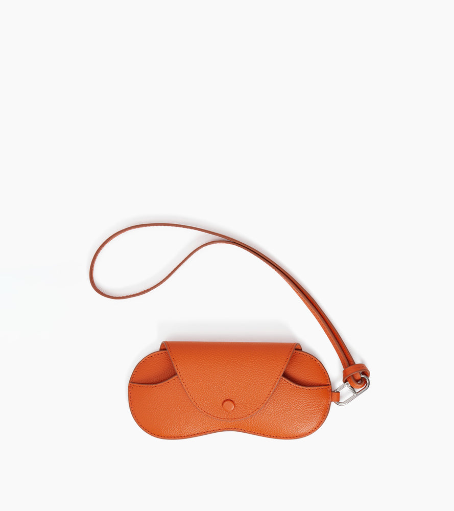 Glasses case with charms in grained leather