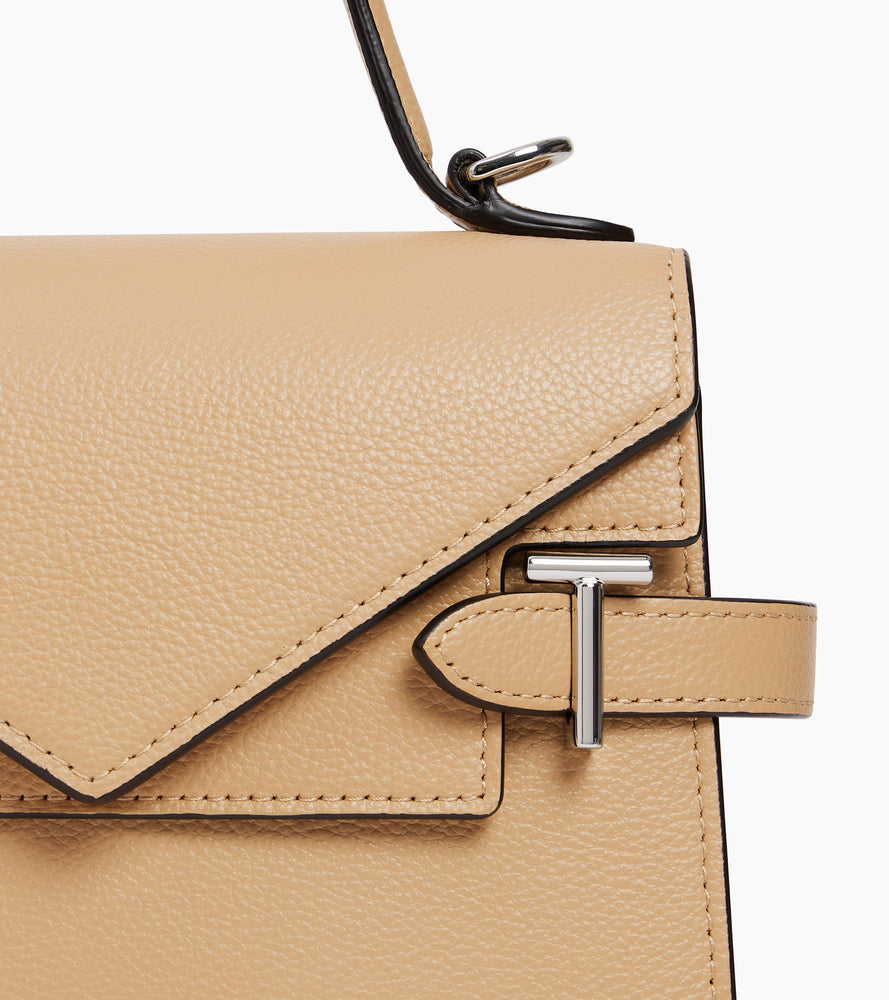 Kleine Handtasche Emilie aus genarbtem Leder mit Doppelklappe