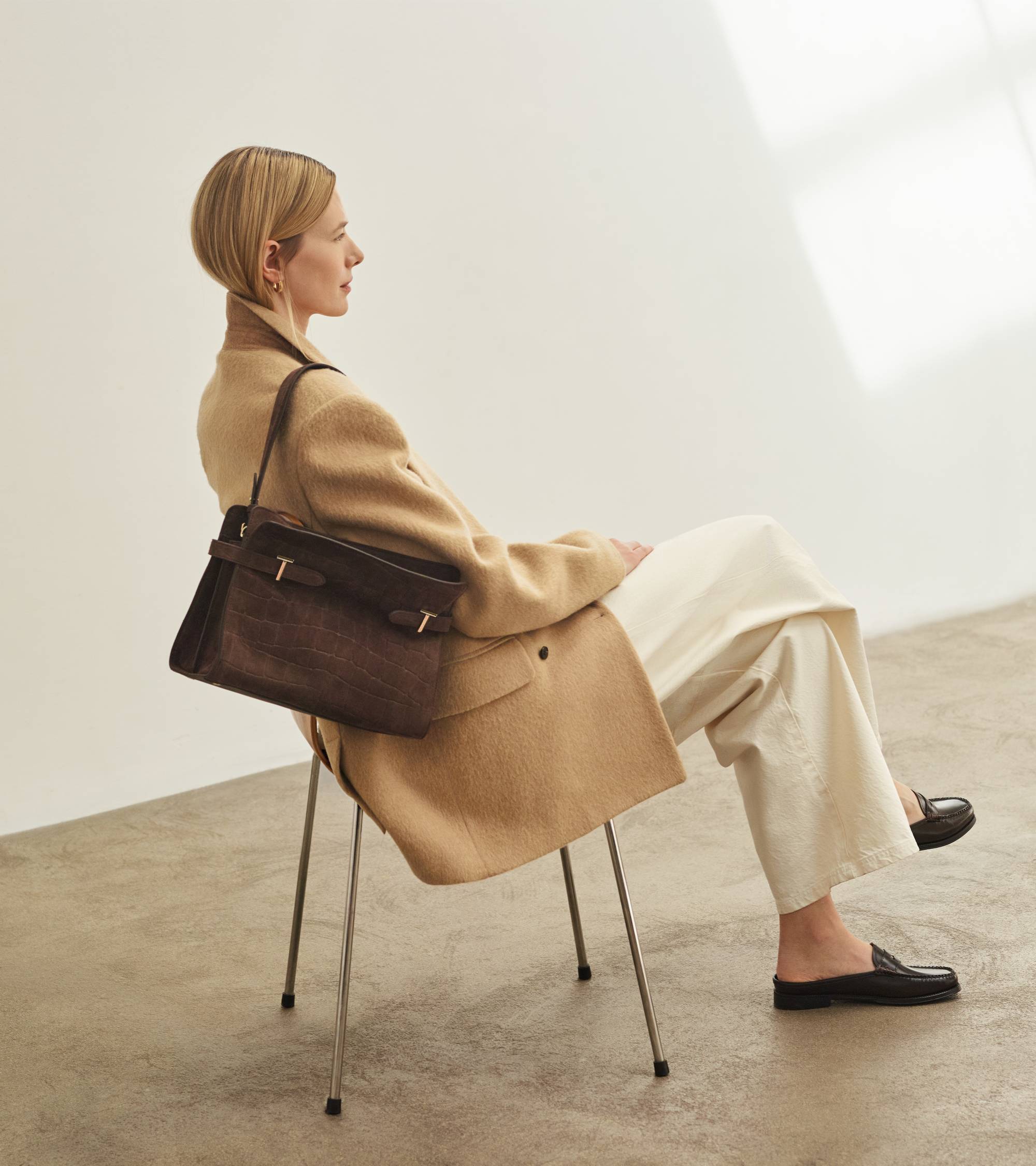Sac porté épaule grand modèle Emie en cuir refente de velours embossé effet crocodile