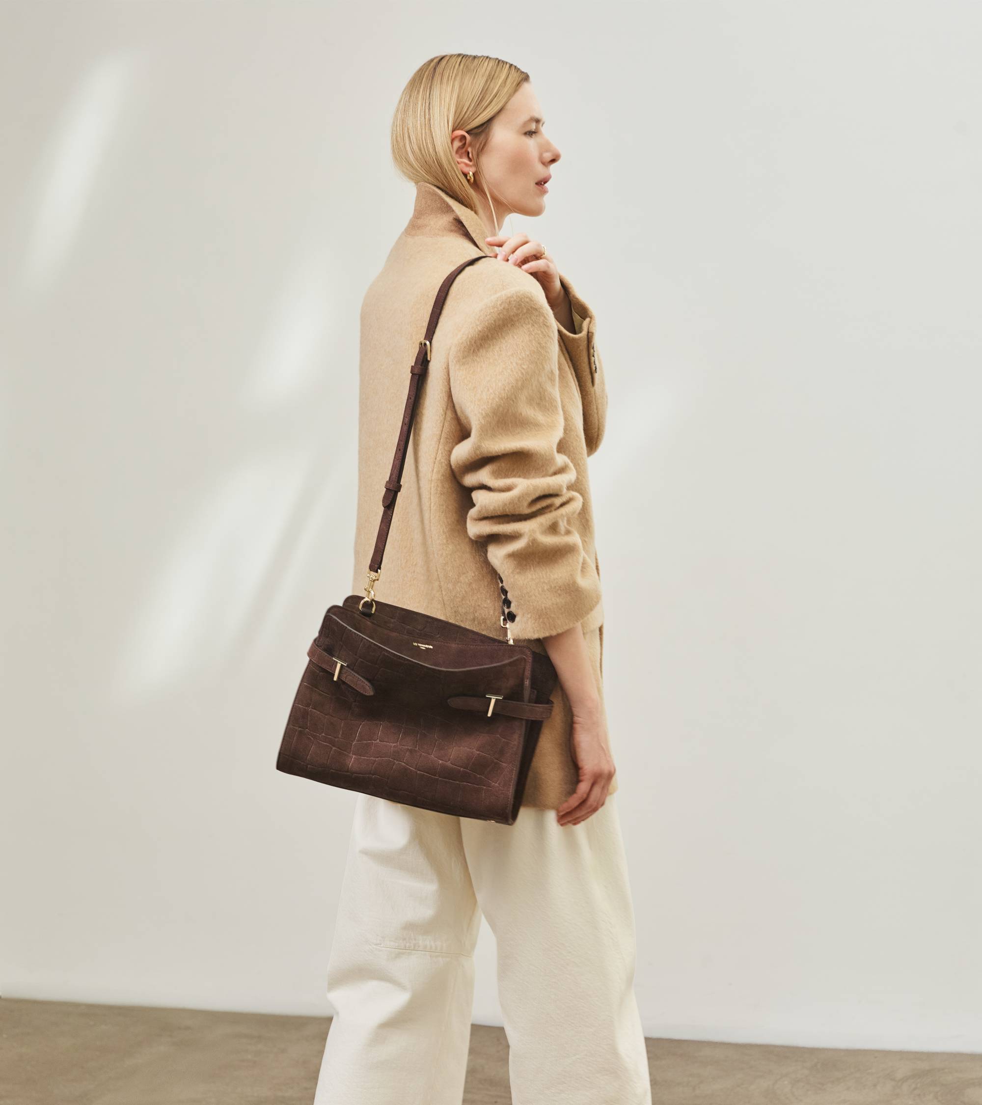 Sac porté épaule grand modèle Emie en cuir refente de velours embossé effet crocodile