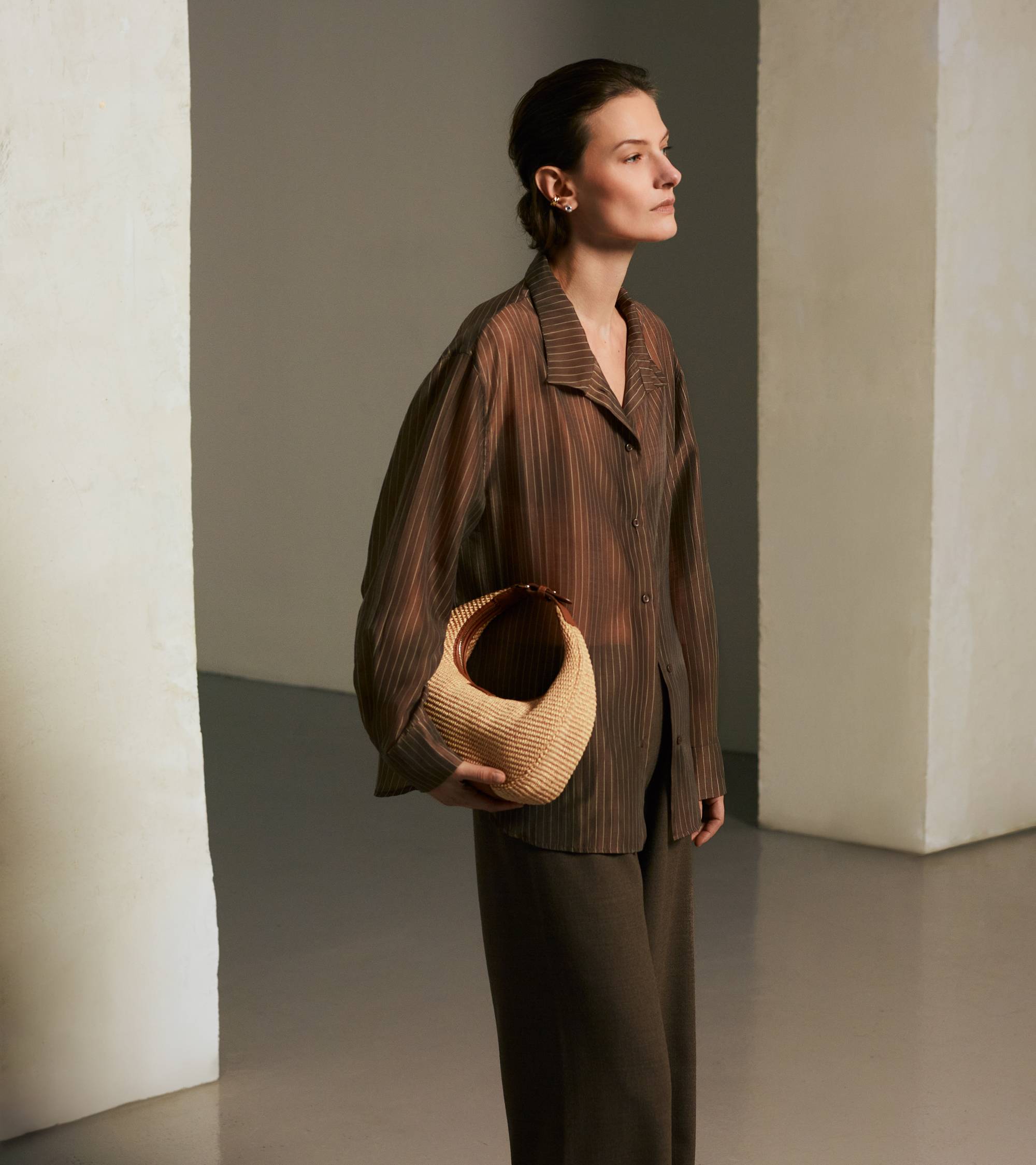 Kleine Hobo-Tasche Juliette aus Glattleder in Raffia-Optik